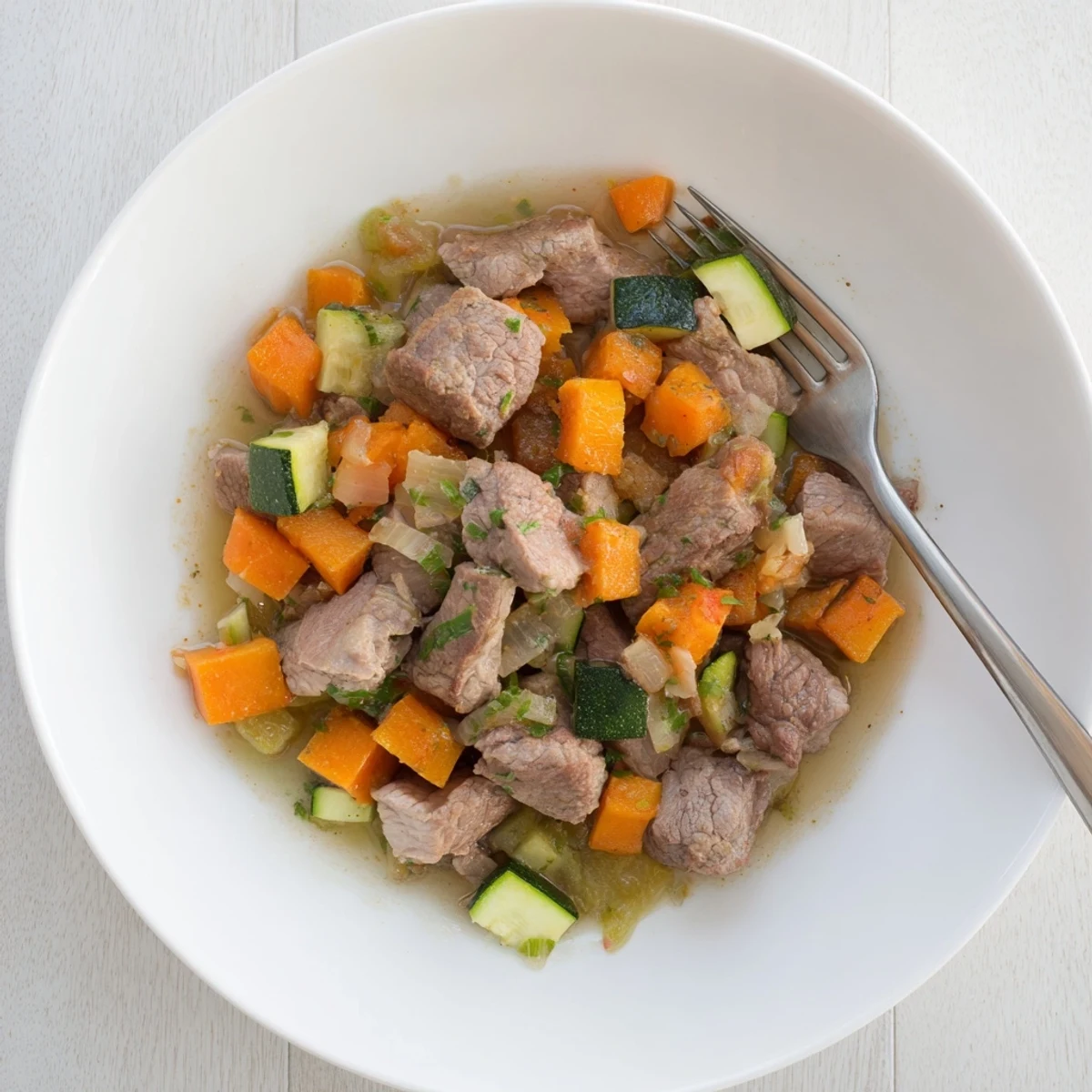 A comforting Sweet Lamb Platter for Baby, picturing soft lamb cubes with bright vegetable pieces.